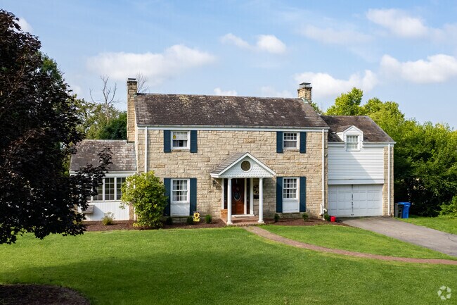 Look for the colonial style homes in Mount Vernon that give this area charm.