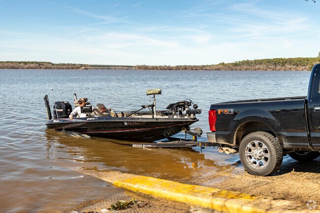 Conroe locals enjoy taking their boat out at the Sam Houston National Forest.
