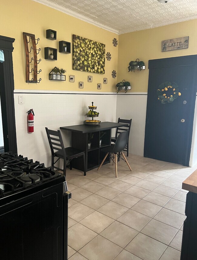 Eat in kitchen