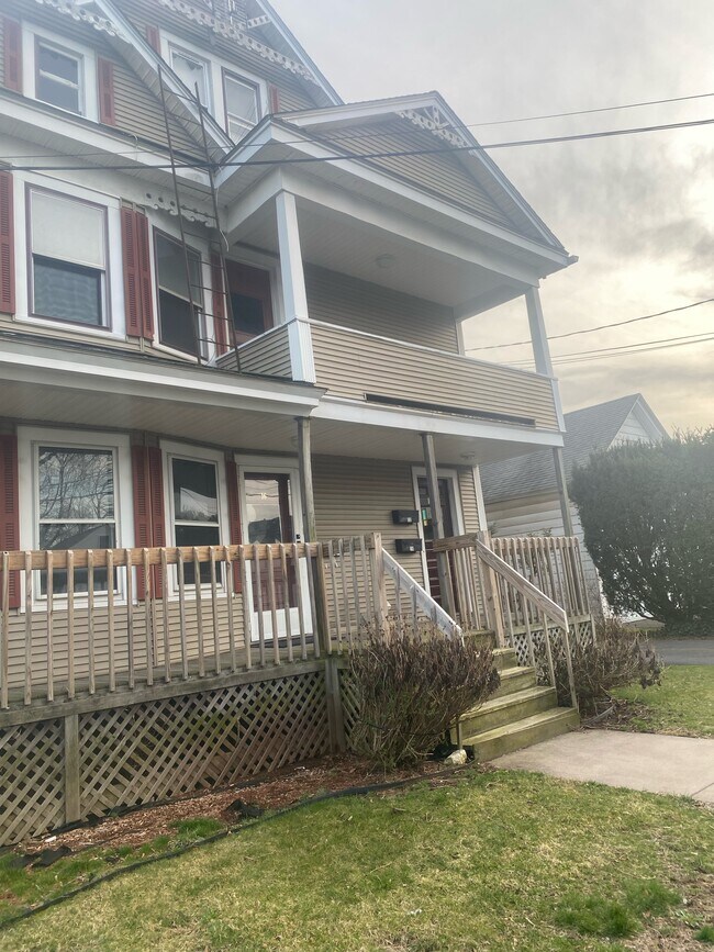 12 Saint Lawrence St Unit 12 Saint Lawrence, Manchester, CT 06040