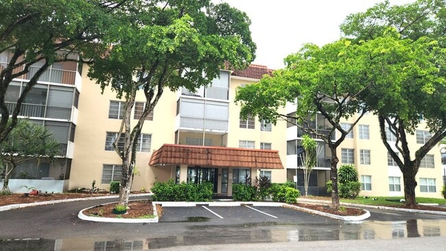 4156 Inverrary Dr, Lauderhill, FL 33319 - photo 3