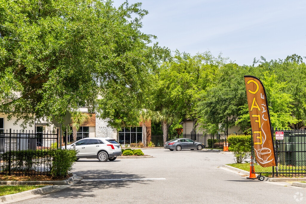 Chabad Lubavitch of Southside offers an attached building with a cafe for parents.