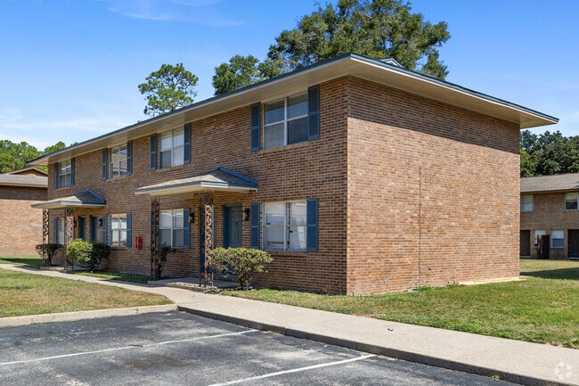 Emerald Cove West, Valparaiso, FL 32580 - photo 2