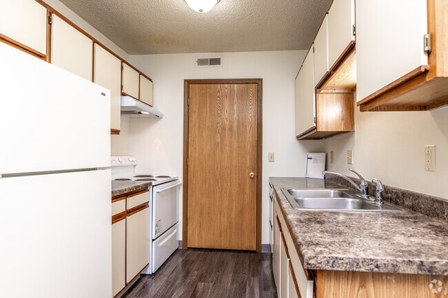 Raintree Apartments, Cedar Rapids, IA 52404 - photo 5