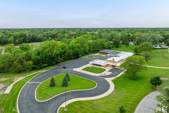 A looping drive makes pickups and drop-offs at Herrick Park Intermediate Learning Center easy.
