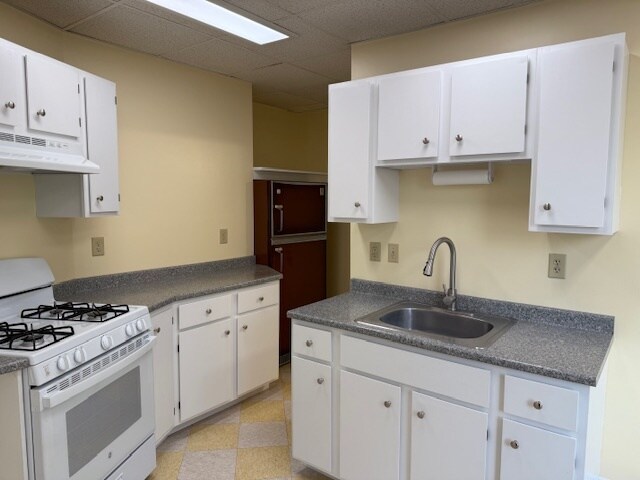 683 Main St unit 2 F, Malden, MA 02148 - photo 4