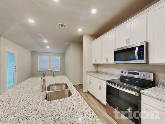 13618 Paxton Blvd, Saint Hedwig, TX 78152 - photo 6