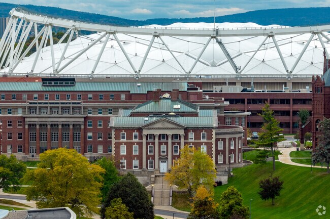 Minoa is located 10 miles from the Syracuse University.