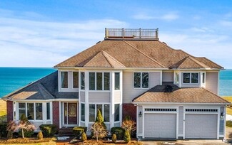 42 Oak Bluff Cir, Plymouth, MA 02360