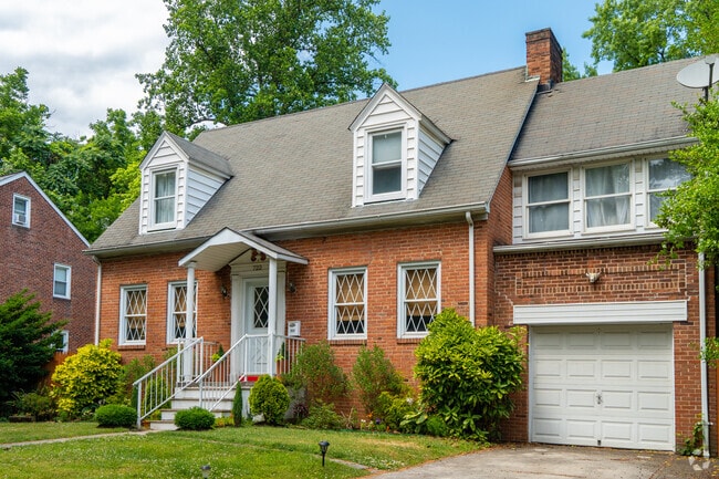 A few homes in Chinquapin Park feature built in garages and brick exteriors.