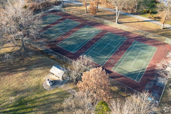 Thomas Jefferson School in Sunset Hills, MO focus on core subjects like science and chemistry.