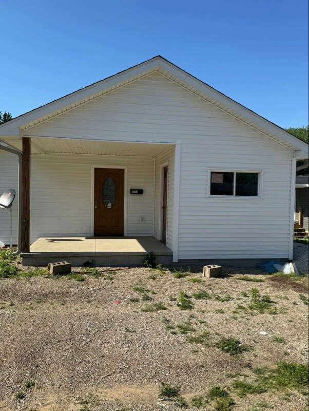 1018 Glezen St, Petersburg, IN 47567 - photo 1