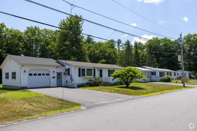 Ranch style homes line many of the streets in quaint Topsham.