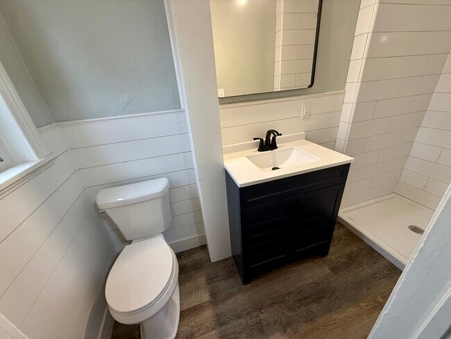 327 1st Ave unit 1st Fl, Phoenixville, PA 19460 - photo 7