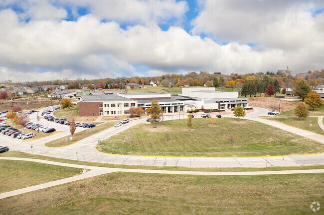 Mount Vernon High School serves 9-12 graders in the Mount Vernon community.