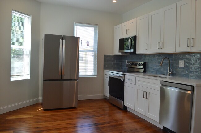 370 Centre St unit 3, Jamaica Plain, MA 02130 - photo 2