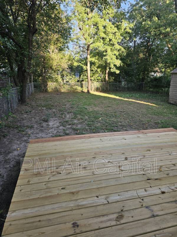 812 N Estelle St, Wichita, KS 67214 - photo 3