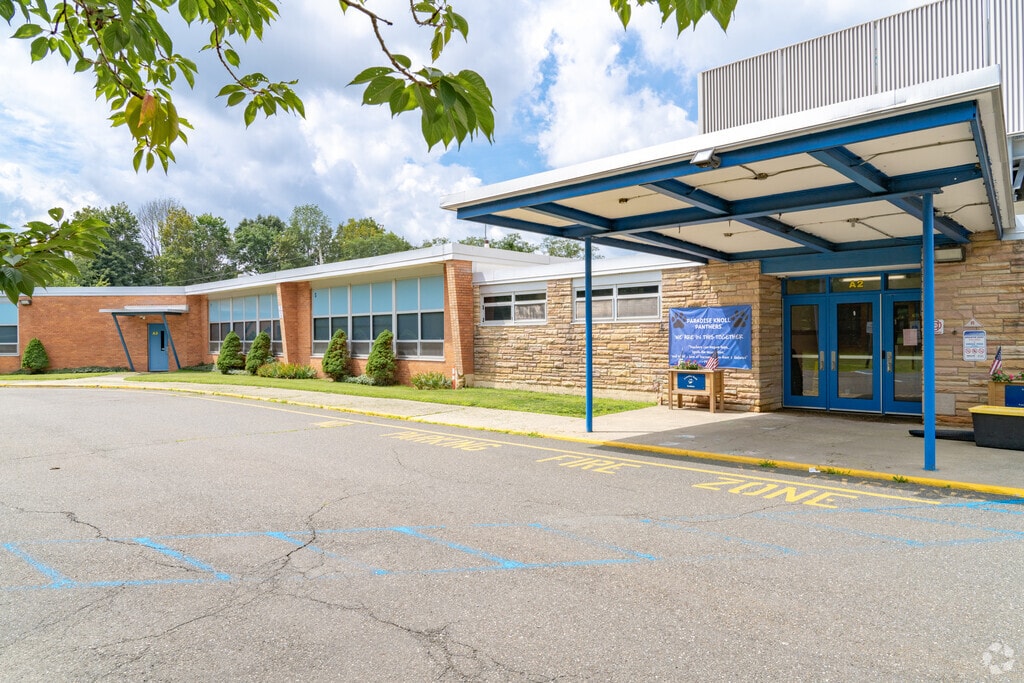 Paradise Knoll Elementary School
in Oak Ridge, New Jersey.