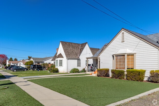 South Salinas offers a variety of architecture and housing.