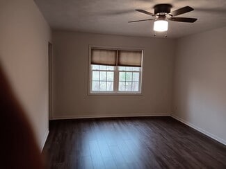 2707 Fairway Dr, Energy, IL 62933