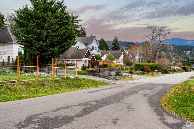 Beautiful Craftsman homes line streets in Geneva and have small front yards.