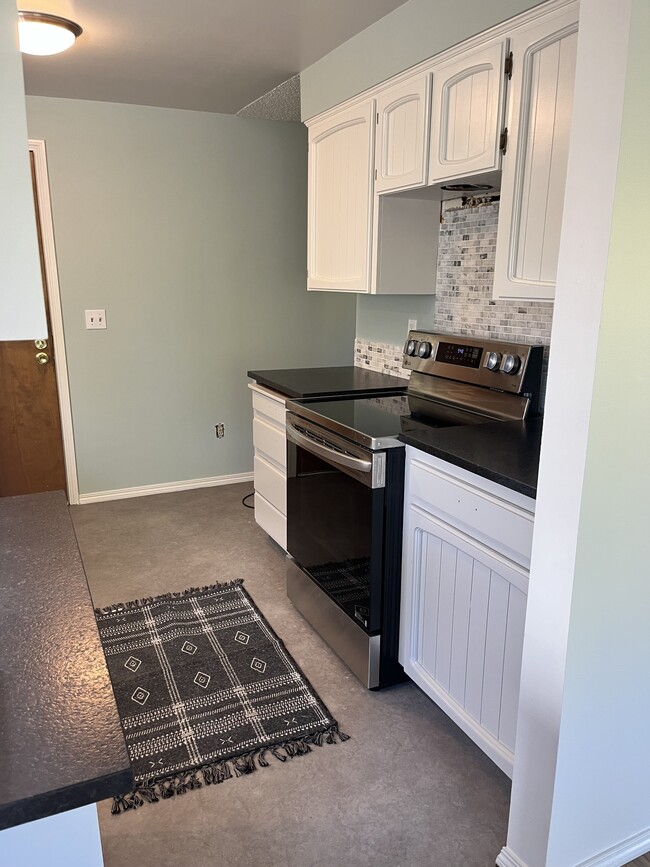 343 NE 63rd Ave, Portland, OR 97213 - photo 4