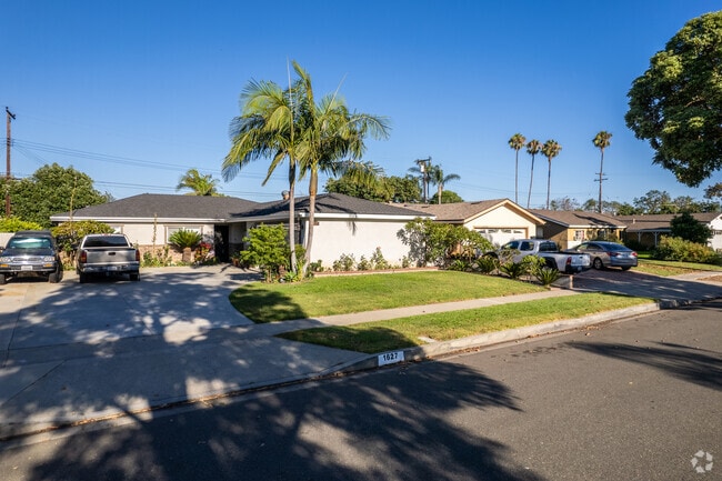 Single-level ranch or bungalow homes are prevalent in Shadow Run.