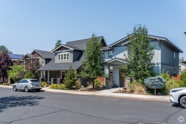 Southern Crossing has a variety of architectural styles found throughout.