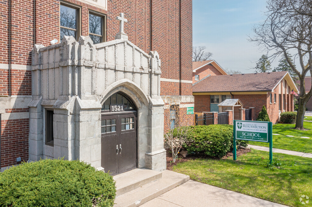 Resurrection School is a private pre-K, elementary and middle school in Eastside.