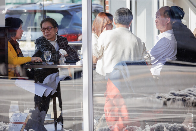 The lunch crowd at Koon Thai Eatery in Hillsdale, NJ.