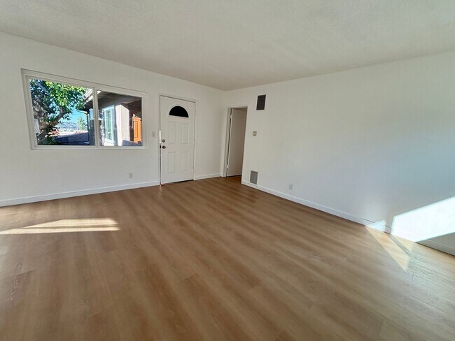 10208-10212 Tujunga Canyon Blvd unit 10212 Tujunga Cyn Bl, Los Angeles, CA 91042 - photo 7