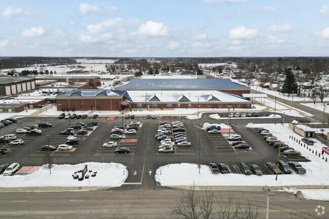 Garrett High School has a 94% graduation rate.