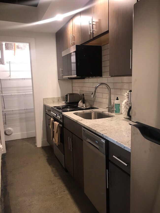 Landmark at Marshall Broad, Richmond, VA 23219 - photo 6