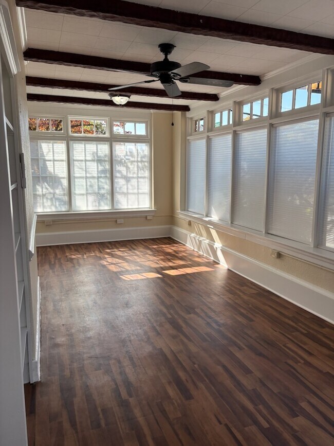 21 S Clinton St, Doylestown, PA 18901