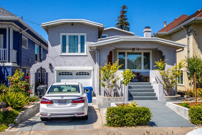 West Alameda is known for it's  contemporary craftsmen and bungalow style homes.
