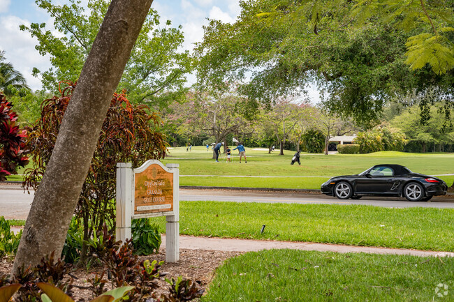 The Granada Golf Course is a 9-hole popular public golf course in minutes from Granada.