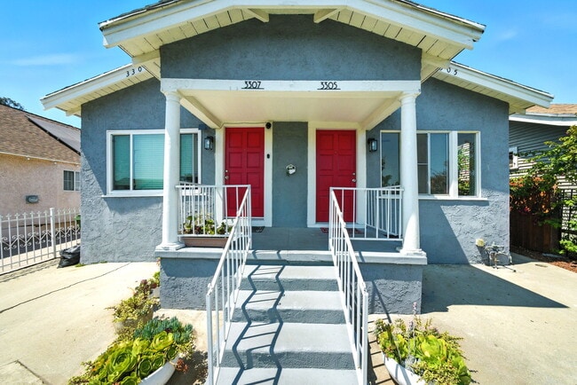 3305 W 27th St, Los Angeles, CA 90018 - photo 2