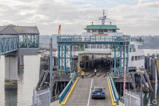 Hop on the ferry in DT Bremerton to get to Seattle from Olympic View WA in Poulsbo.