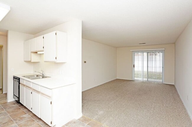 Wellington At The Dunes, Dakota Dunes, SD 57049 - photo 4