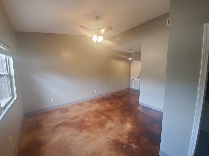 Entrance/ Living room