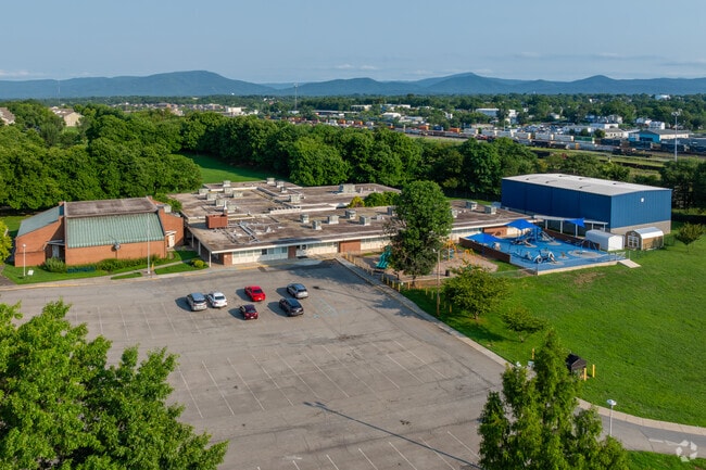 Hurt Park Elementary School serves 
around 323 students scoring an A- in Diversity on Niche.com.