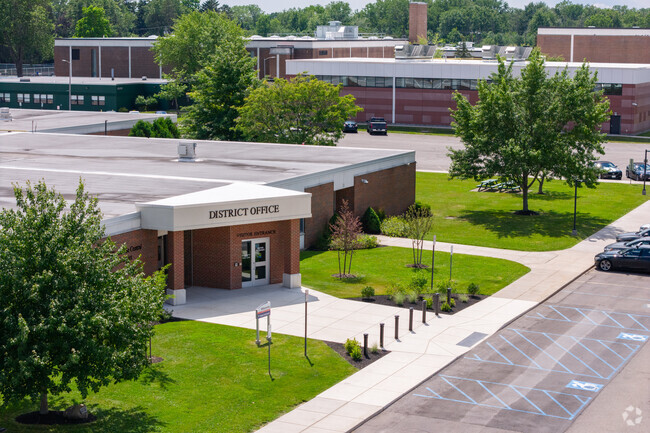 The student teacher ratio of Casey Middle School is better than the national average.