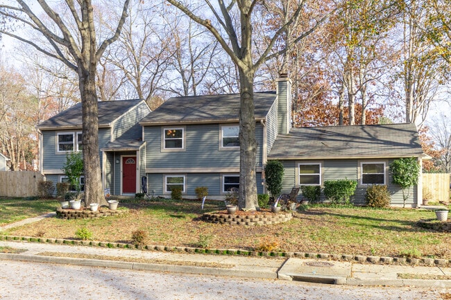 Split level homes are one of the many a housing options in Richneck.