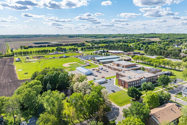 Oregon High School has 663 students in grades 7-12.