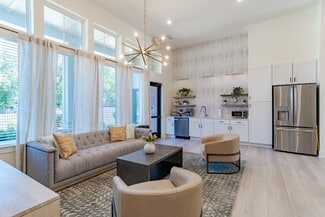 325 W Arrowood Rd, Charlotte, NC 28217