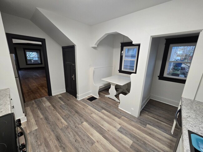 21 W Beechwood Ave, Dayton, OH 45405 - photo 5