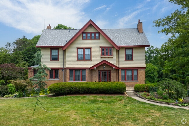 Locals say that Cincinnati has beautiful homes, great neighbors, and civic passion.