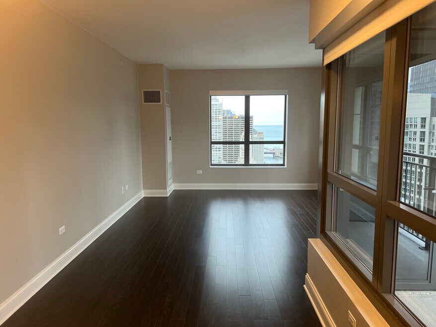 68 W Hubbard St unit 4706, Chicago, IL 60654 - photo 1