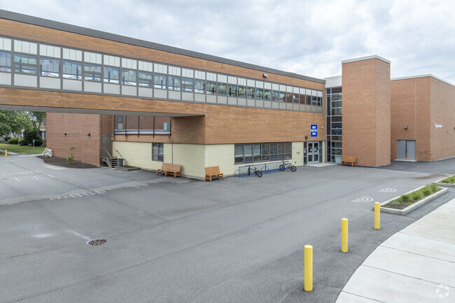 Komarek Elementary School has an overall grade of B+ from Nice.com.