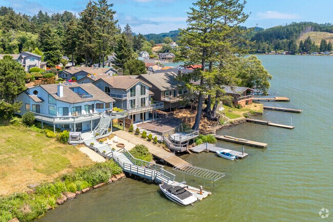 The Lakeside homes in Neotsu has the best views of the lake.